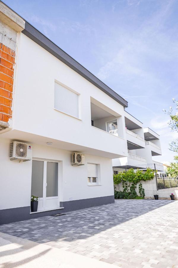 Apartments Veronika Trogir Exterior photo